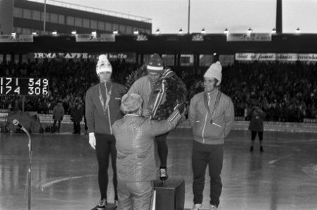 Wereldkampioenschappen schaatsen heren te Oslo huldiging wereldkampioen vlnr, Bestanddeelnr 925-3977