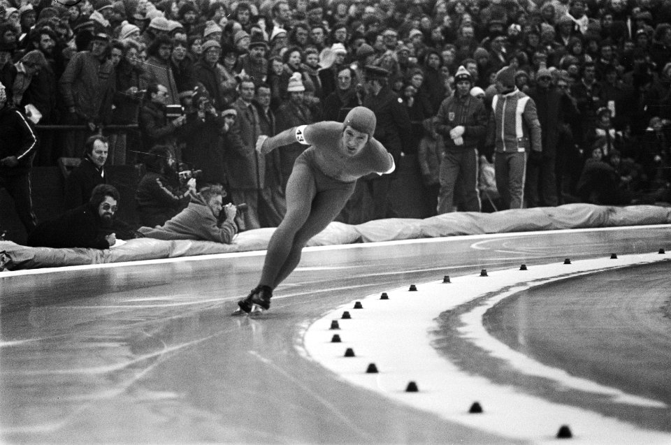 Wereldkampioenschappen schaatsen in Heerenveen 29-31 Piet Kleine op 10.000 met, Bestanddeelnr 928-4390