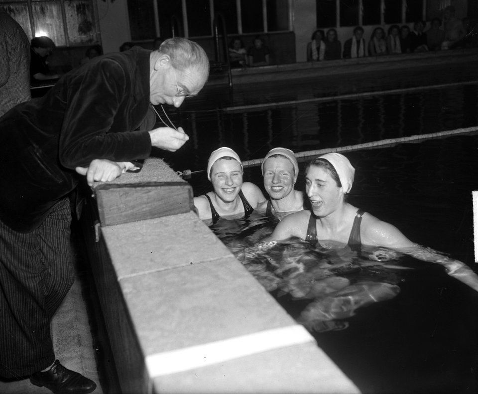 Wereldrecord 3 x 100 meter wisselslag Geertje Wielema Nel Gerritsen Irma Schulma, Bestanddeelnr 904-3267