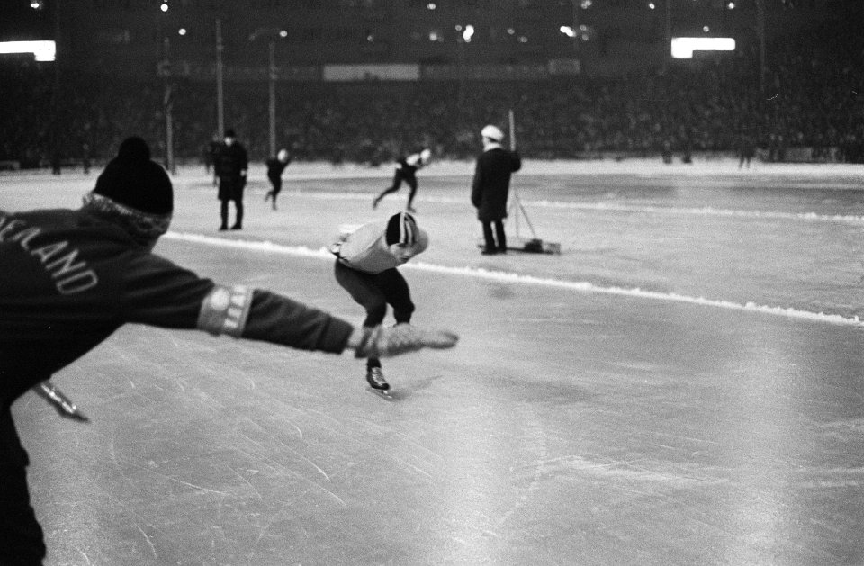 Wereldkampioenschappen schaatsen heren allround in Oslo. Coach Wim de Graaff gee, Bestanddeelnr 920-0619