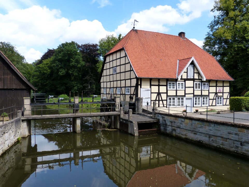 Mill wheel water power truss
