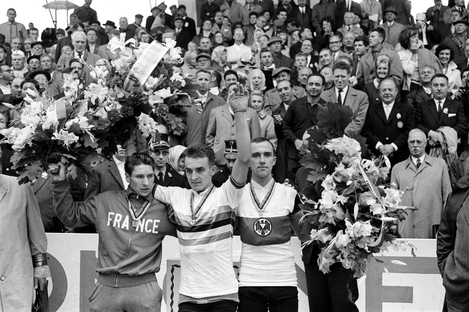Wereldkampioenschappen wielrennen te Ronse Amateurs Huldiging Vlnr Bazire (2, Bestanddeelnr 915-4173