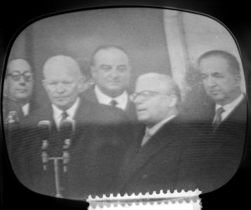 Wereldreis van Eisenhower aankomst te Rome, Bestanddeelnr 910-8602