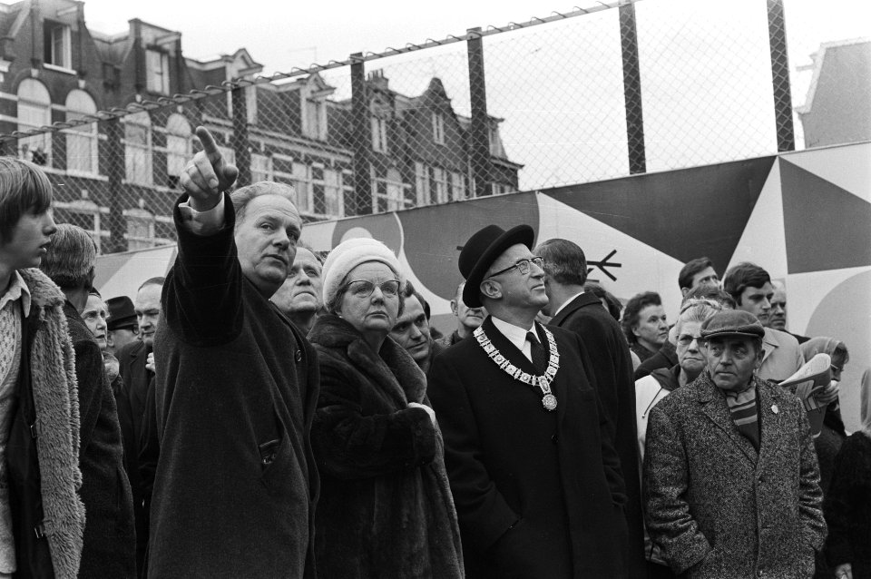 Werkbezoek van koningin Juliana aan Amsterdam koningin Juliana bezoekt Borgerst, Bestanddeelnr 924-1938