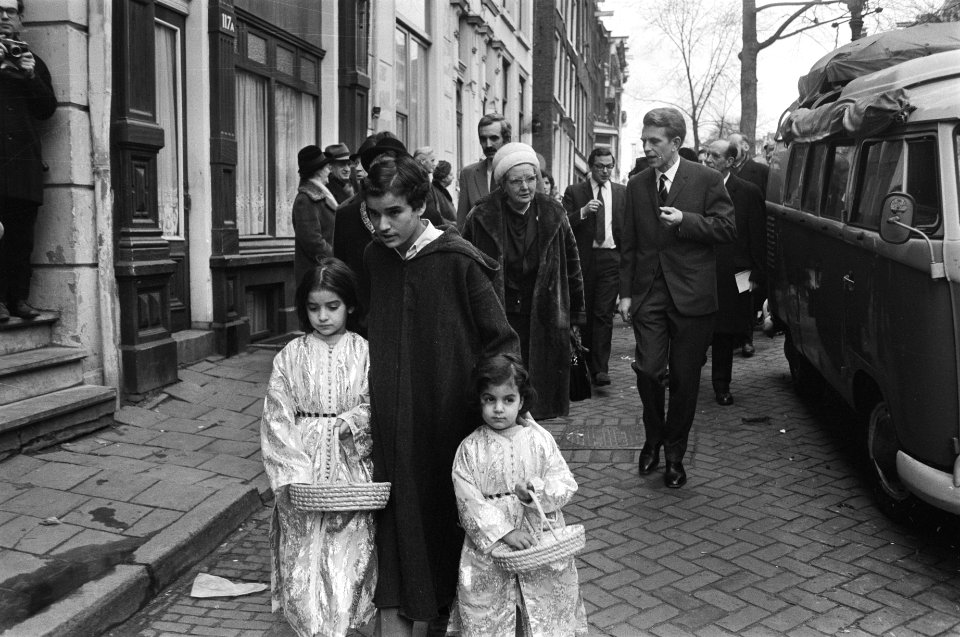 Werkbezoek van koningin Juliana aan Amsterdam koningin Juliana bezoekt Marokkaa, Bestanddeelnr 924-1947