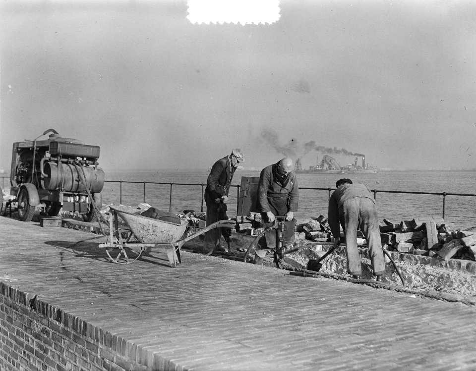 Werk aan de pier te IJmuiden, Bestanddeelnr 904-8021