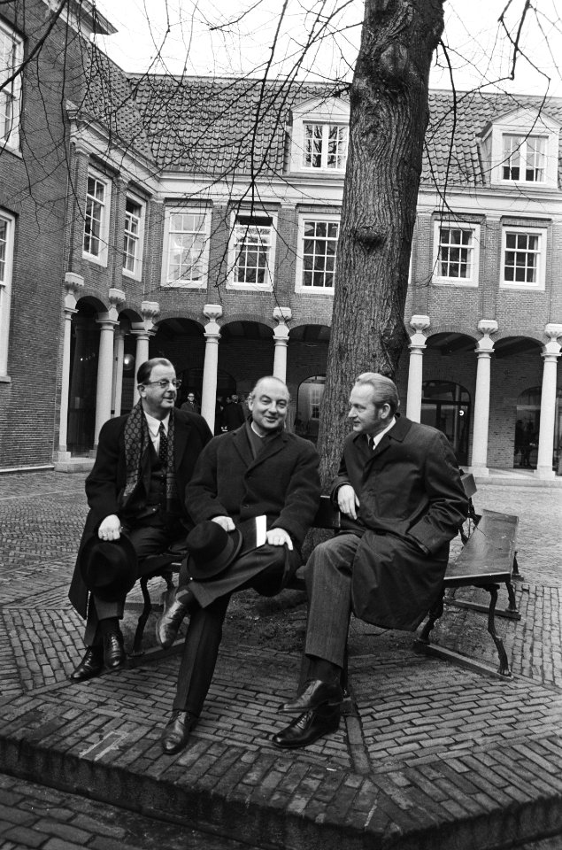 Werkbezoek KVP-fracties Eerste en Tweede Kamer aan Amsterdam wethouder Rossen, , Bestanddeelnr 924-0268