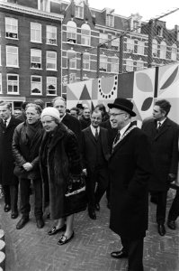 Werkbezoek van koningin Juliana aan Amsterdam koningin Juliana bezoekt Borgerst, Bestanddeelnr 924-1937