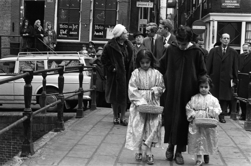 Werkbezoek van koningin Juliana aan Amsterdam koningin Juliana bezoekt Marokkaa, Bestanddeelnr 924-1945