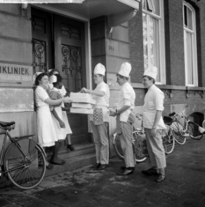 Wereldspaardag, feest in het Emmakinderziekenhuis te Amsterdam, Bestanddeelnr 914-4560
