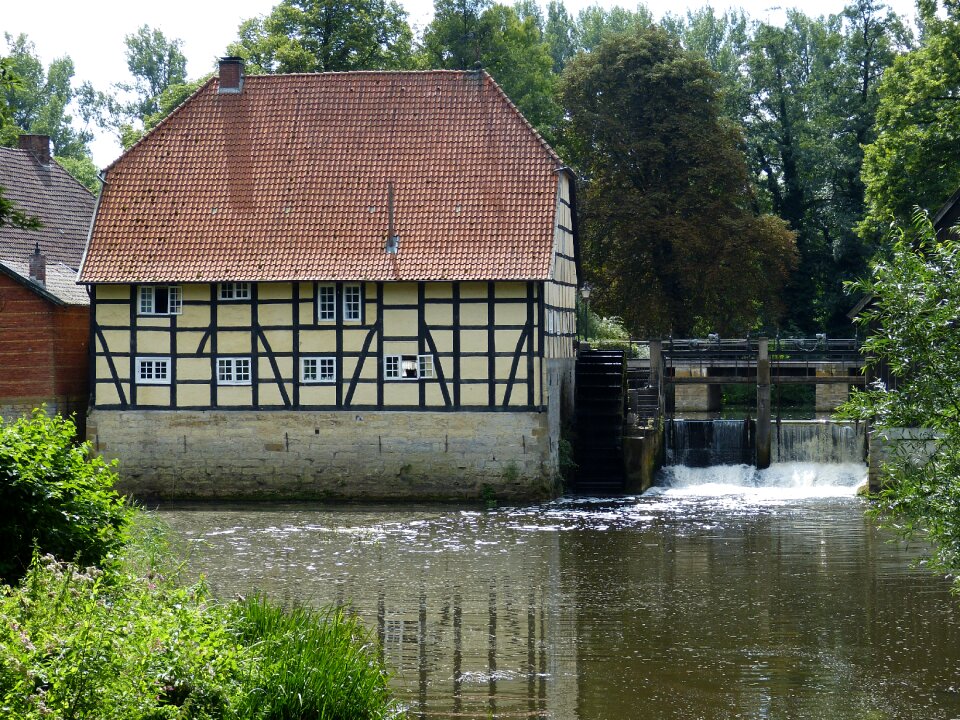 Mill wheel water power truss