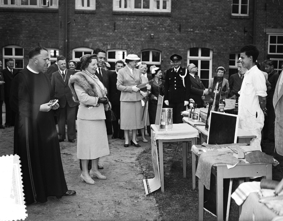 Werkbezoek koningin Juliana aan de Gelderse Achterhoek RK Vakschool voor regeri, Bestanddeelnr 907-2190