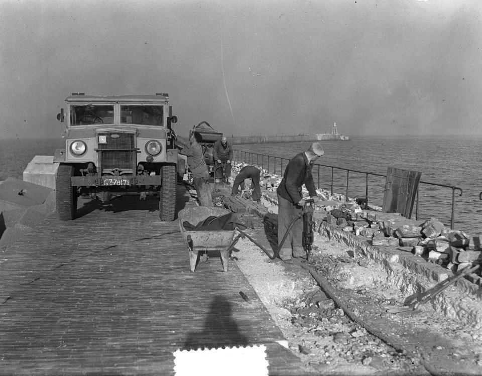 Werk aan de pier te IJmuiden, Bestanddeelnr 904-8020