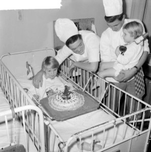 Wereldspaardag, feest in het Emmakinderziekenhuis te Amsterdam, Bestanddeelnr 914-4561