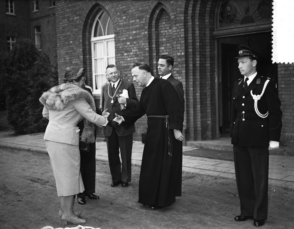 Werkbezoek koningin Juliana aan de Gelderse Achterhoek RK Vakschool voor regeri, Bestanddeelnr 907-2194