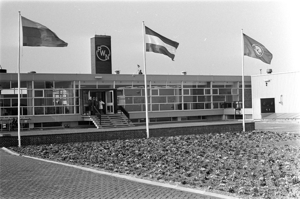 Werkbezoek prins Claus Noord-Holland. Het nieuwe waterwinningsstation, dat prins, Bestanddeelnr 921-3115