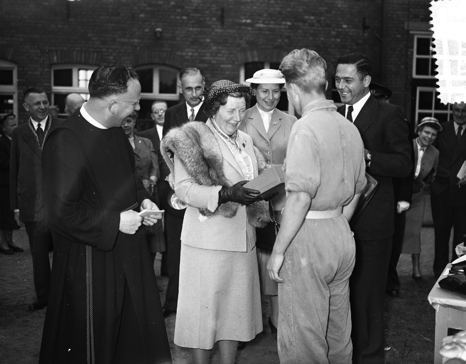 Werkbezoek koningin Juliana aan de Gelderse Achterhoek RK Vakschool voor regeri, Bestanddeelnr 907-2198