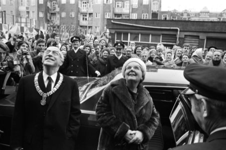 Werkbezoek van koningin Juliana aan Amsterdam koningin Juliana bezoekt Borgerst, Bestanddeelnr 924-1932