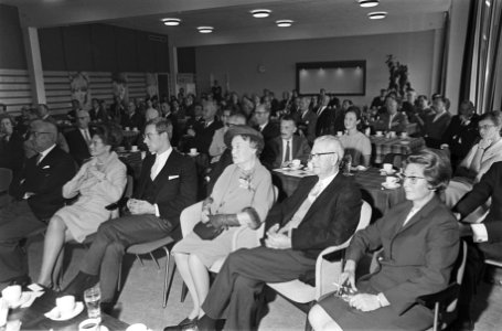 Wethouder G.K.J.M. Hamm opende nieuw bedrijf Jos Neve N.V., Bestanddeelnr 921-7481