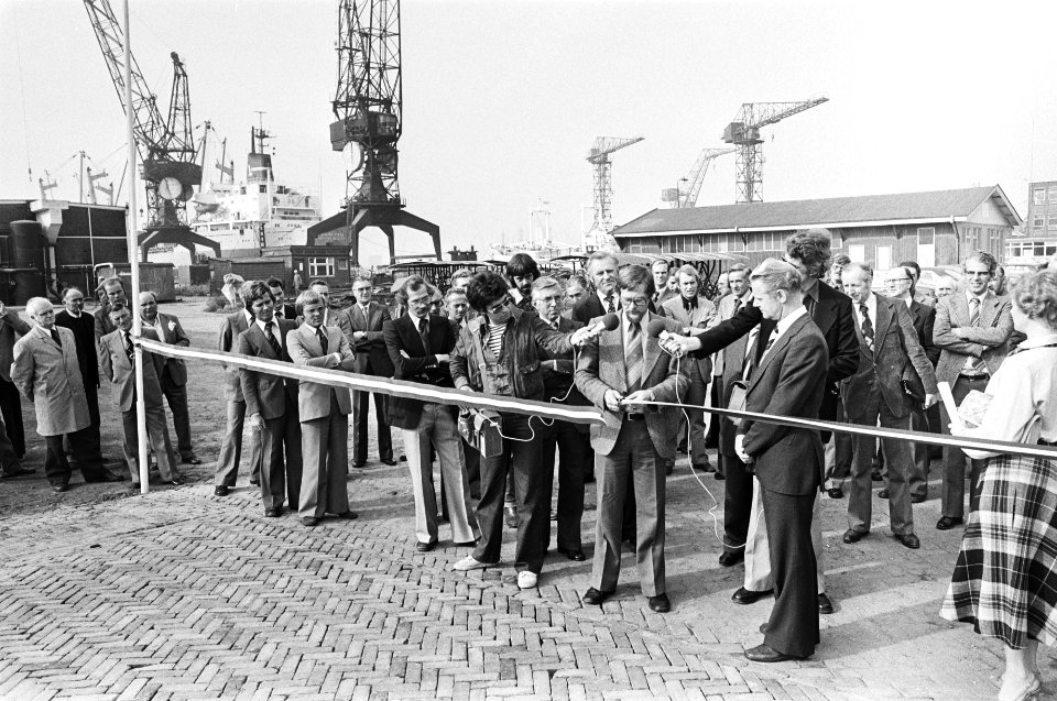 Wethouder Heerma opent vernieuwde Oostpier bij NDSM in Amsterdam wethouder Heer, Bestanddeelnr 929-9385