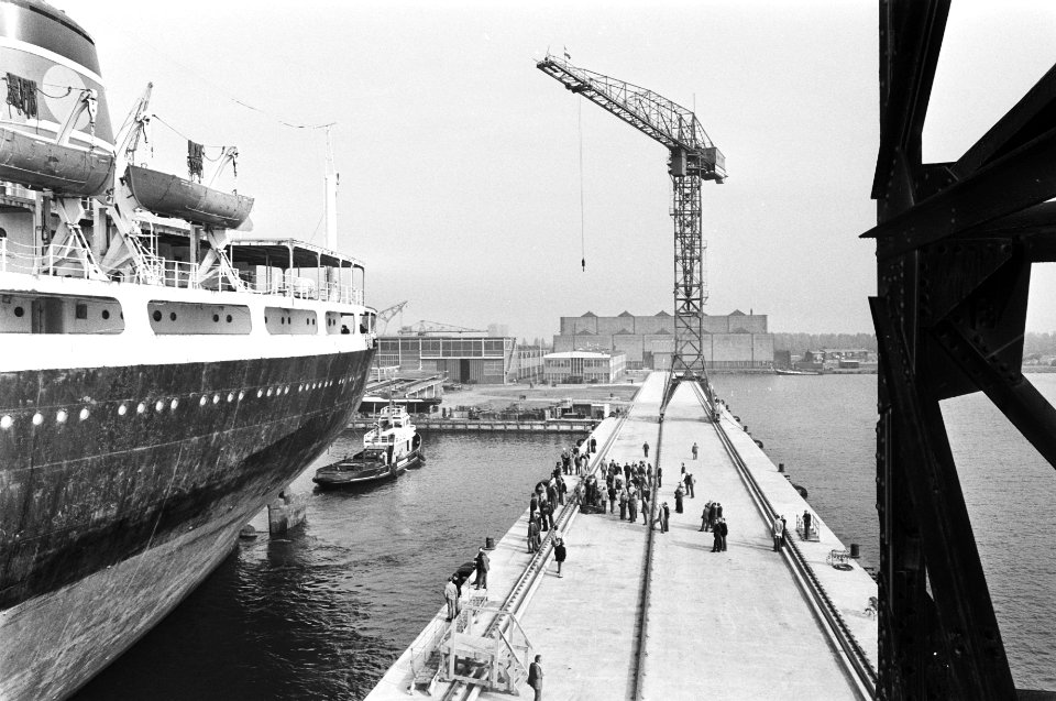 Wethouder Heerma opent vernieuwde Oostpier bij NDSM in Amsterdam het eerste sch, Bestanddeelnr 929-9384