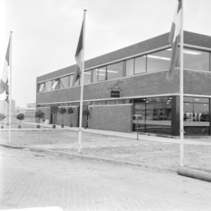 Wethouder Hamm opende nieuw gebouw van de firma van Gelder in Osdorp, Bestanddeelnr 921-7887