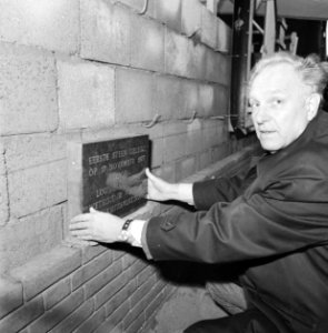 Wethouder Kuypers (Amsterdam) legt eerste steen project jongeren huisvesting aan, Bestanddeelnr 929-4417