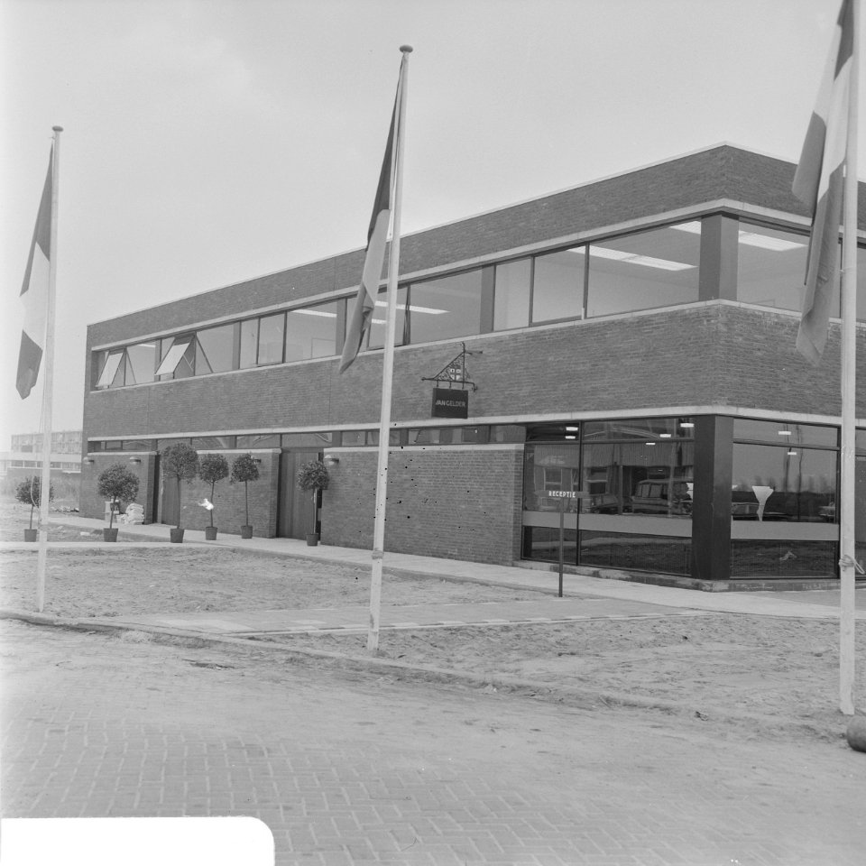 Wethouder Hamm opende nieuw gebouw van de firma van Gelder in Osdorp, Bestanddeelnr 921-7886