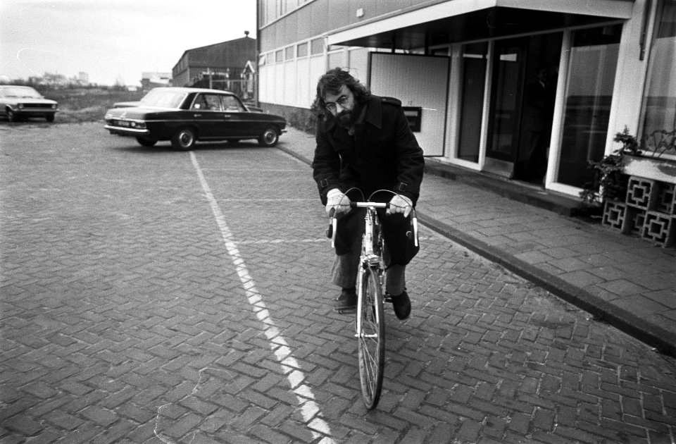Wethouder Roel van Duijn slaat eerste paal voor installa voor het verwerken van , Bestanddeelnr 927-6508