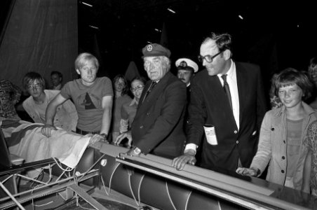 Wethouder Lammers en Captain Baines (personage in de Onedin Line gespeeld door a, Bestanddeelnr 928-1018