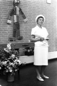 Wethouder P.J. Koets opent kleuterschool De Ganzebloem in Buiksloot Amsterdam , Bestanddeelnr 922-4872