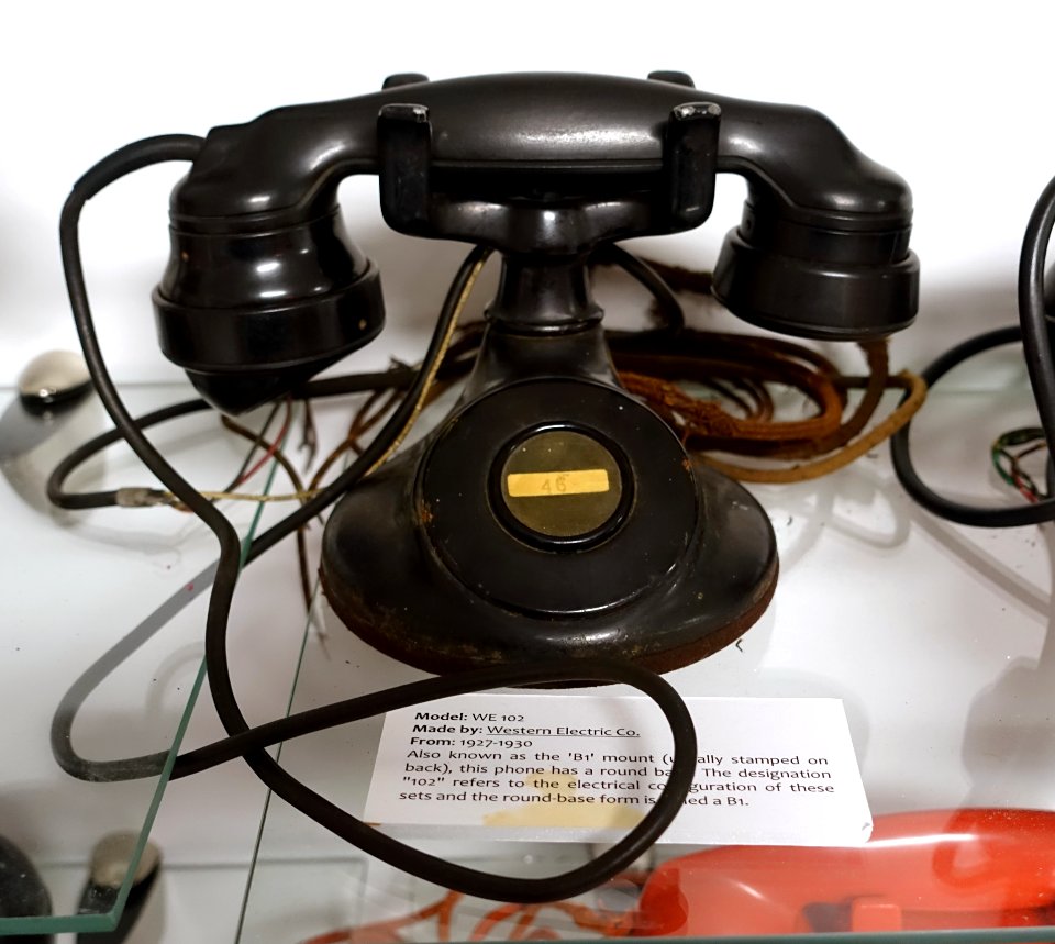 Western Electric WE 102, 1927-1930 - Telephone Museum - Waltham, Massachusetts -DSC08187