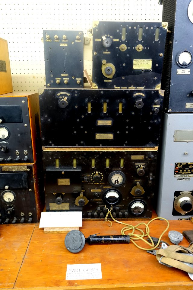 Western Electric Type SCR 59 Airplane Radio Receiving Set, Type CW-926 Amplifier, and Model CW-924 Push-to-Talk Radio - New England Wireless & Steam Museum - East Greenwich, RI - DSC06705