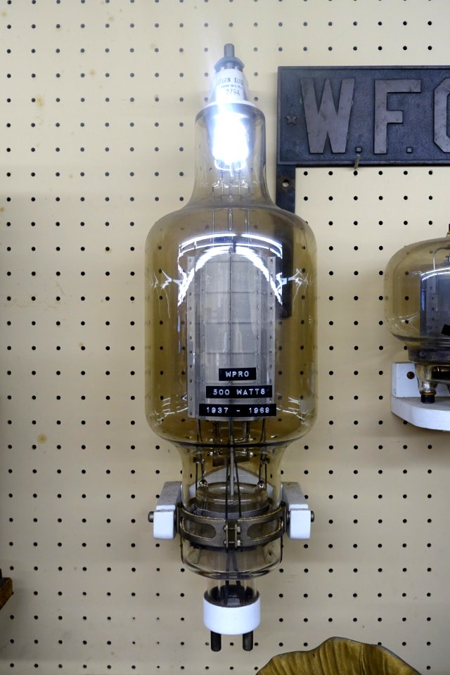 Western Electric 279A, 500 watts, WPRO, 1937-1969 - New England Wireless & Steam Museum - East Greenwich, RI - DSC06697