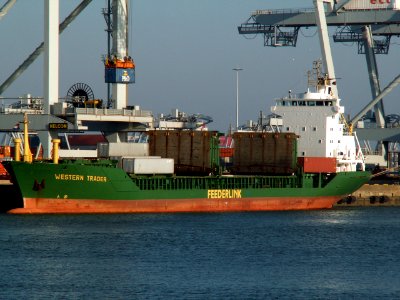 Western Trader loading and unloading in the Amazone harbour Port of Rotterdam 14-Jan-2006
