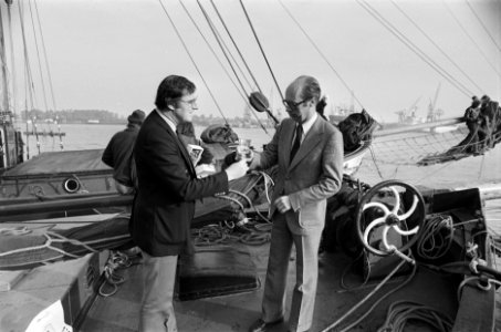 Wethouder Cees Goekoop en burgemeester Jan Pastoor in Amsterdam tgv Workumse , Bestanddeelnr 928-8380