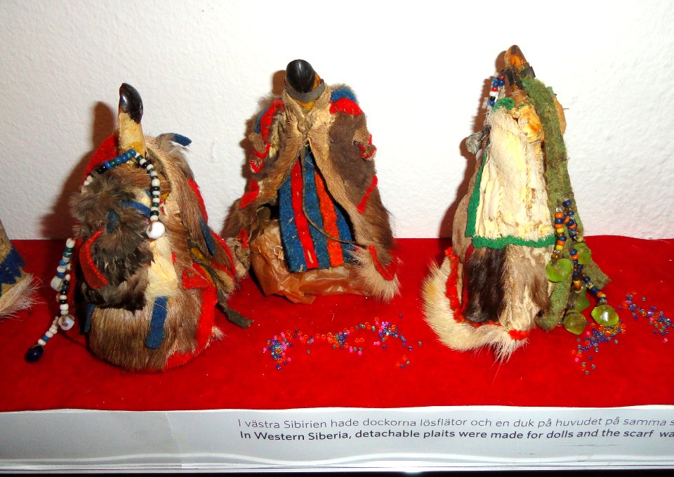 Western Siberian dolls - Museum of Cultures (Helsinki) - DSC04766