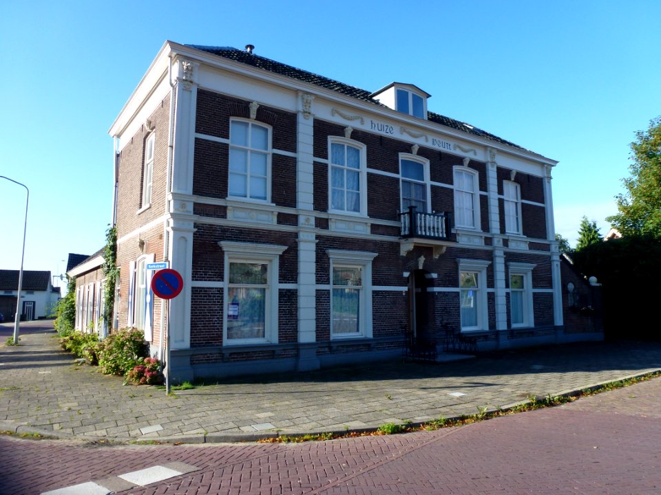 Weurt (Beuningen Gld) Huize Weurt, Past.v.d.Marckstraat 12 links voor