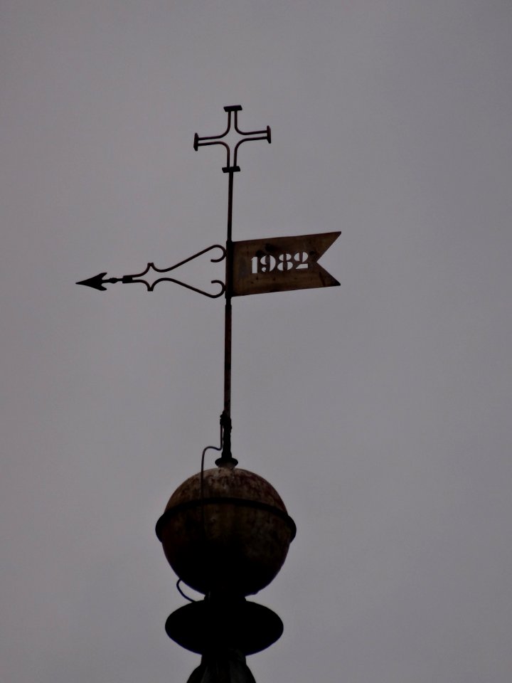 Wetterfahne auf der Kirche von Kleinkeula