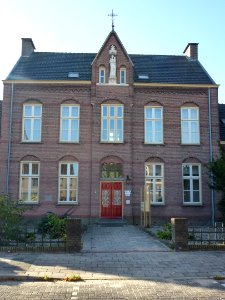 Weurt (Beuningen Gld) klooster Past.v.d.Marckstraat 14 centrale gevel