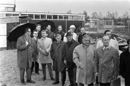 Wethouder A.A. Verheij slaat eerste paal Sporthal in Amsterdam Noord , Wethouder, Bestanddeelnr 921-8039