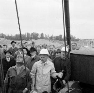Wethouder Elsenburg eerste paal geslagen voor de Liberaal Joodse Gemeenschap aan, Bestanddeelnr 916-4967