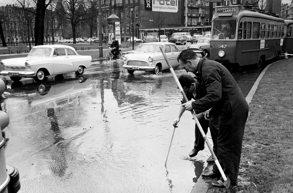 Weteringscircuit te Amsterdam stond blank van de regen, Bestanddeelnr 915-7528