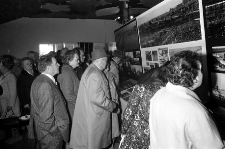 Wethouder Lammers heropent Bosmuseum Amsterdamse Bos, publiek in Bosmuseum, Bestanddeelnr 927-1661