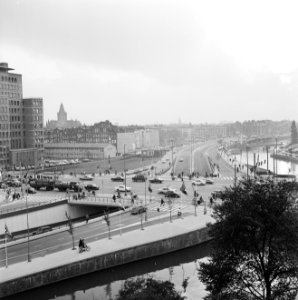 Wethouder drs. R. J. de Wit van Publieke Werken Amsterdam opent Stadhoudersbrug., Bestanddeelnr 922-8980