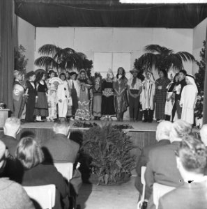 Wethouder dr. P. J. Koets opende Internationale school Amsterdam aan de Vechtstr, Bestanddeelnr 917-2444