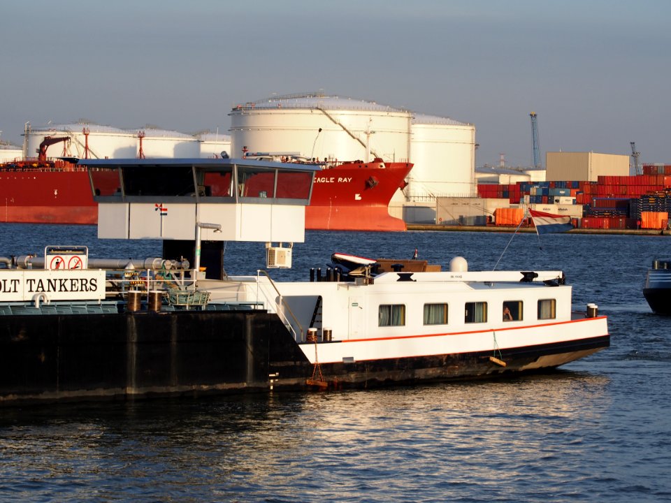 Wervelwind (ship, 1988), ENI 02205577, Port of Antwerp pic4