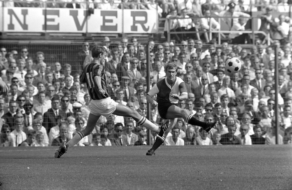 Wery in actie (rechts, Feyenoord), Bestanddeelnr 921-6248