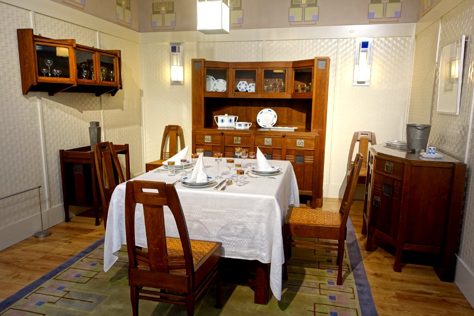 Wertheim dining room, view 1, designer Peter Behrens, made by various manufacturers, 1901-1902, oak, metal, glass, porcelain - Museum Künstlerkolonie Darmstadt - Mathildenhöhe - Darmstadt, Germany - DSC06270