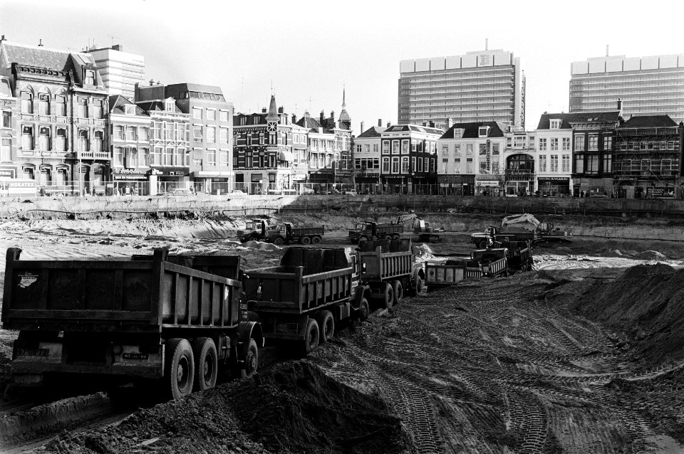 Werkzaamheden in de bouwput van de parkeergarage onder het Plein in Den Haag, Bestanddeelnr 930-5506